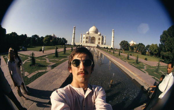 Fisheye Magazine | Fisheye et selfies : les vacances de Georges Harrison en Inde