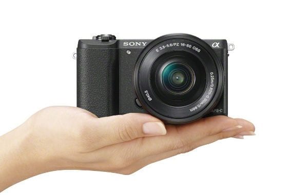 Fisheye Magazine | Le (presque) plus petit hybride du monde arrive chez Sony