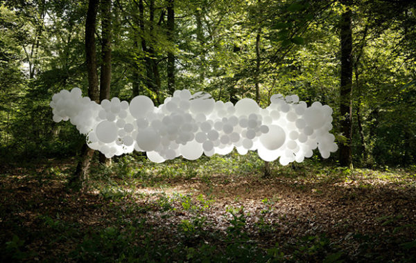 Fisheye Magazine | L'invasion des ballons blancs