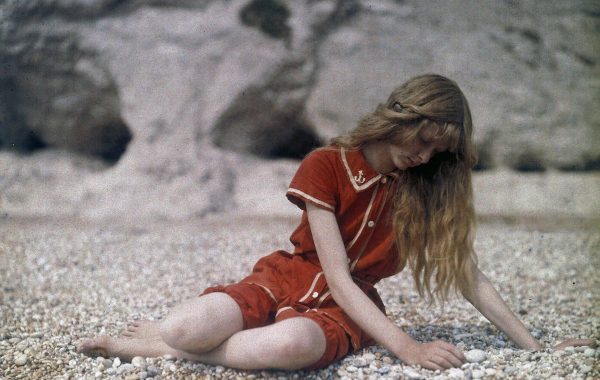 Fisheye Magazine | La jeune fille en rouge