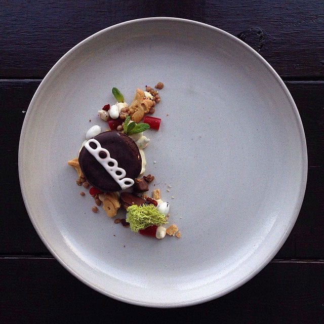 "HOSTESS CUPCAKE W/ RAINBOW DUNK-A-ROOS, YOGURT RAISINS, SOME NIBZ AND STRBUCKS MOCHA FRAP CAVIAR. TINY MINT AND A PIECE OF FANCY MOSS!" / © @chefjacqueslamerde / Instagram