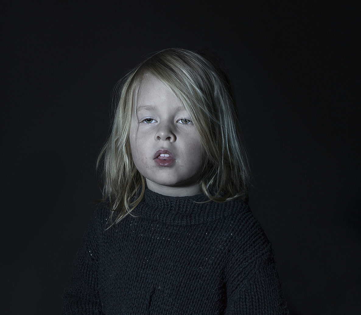 Image extraite de la série "Idiot Box" / © Donna Stevens