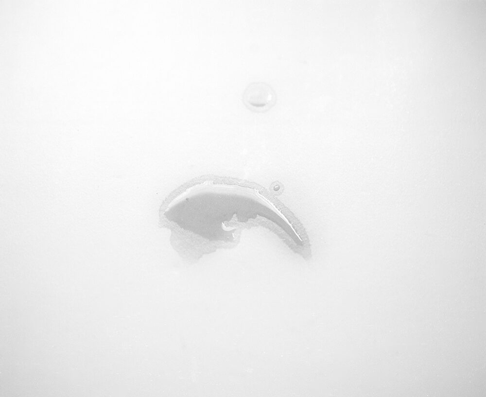 Photo extraite de la série "Cache", © Dana Stirling