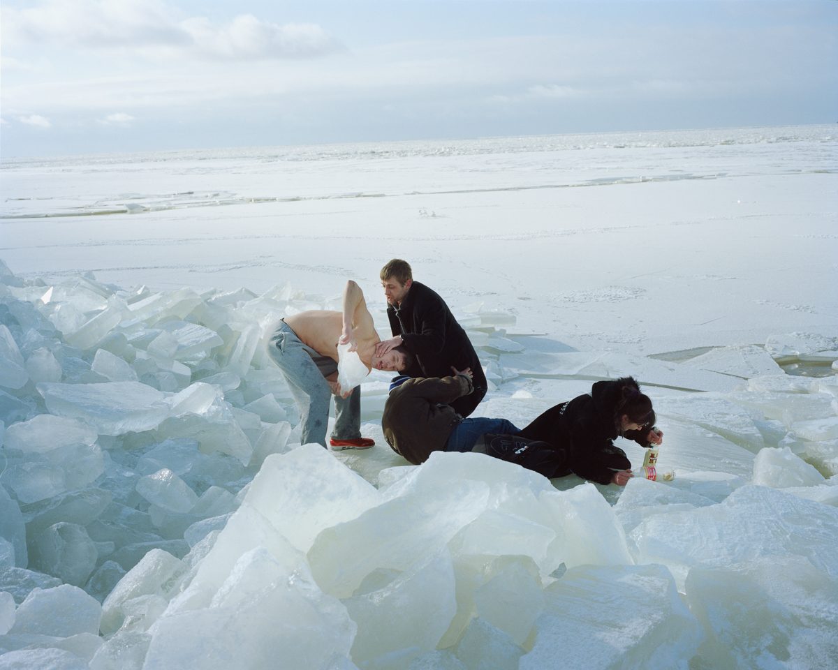 Photo extraite de la série "People in the dunes" © Andrejs Strokins