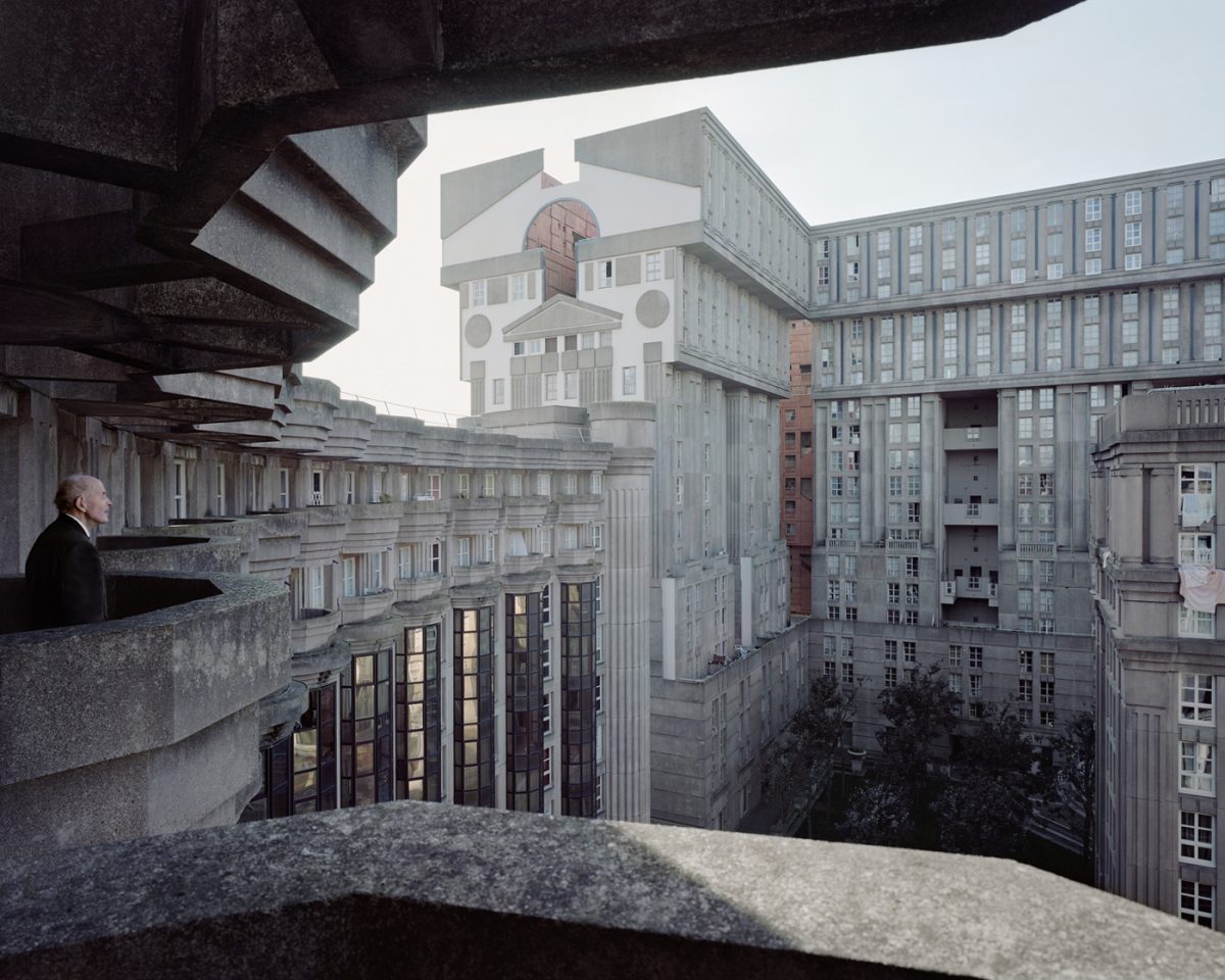 Joseph, 88 ans, Les Espaces d'Abraxas, Noisy-le-Grand, 2014 / Photo extraite de la série "Souvenir d'un futur" / © Laurent Kronental