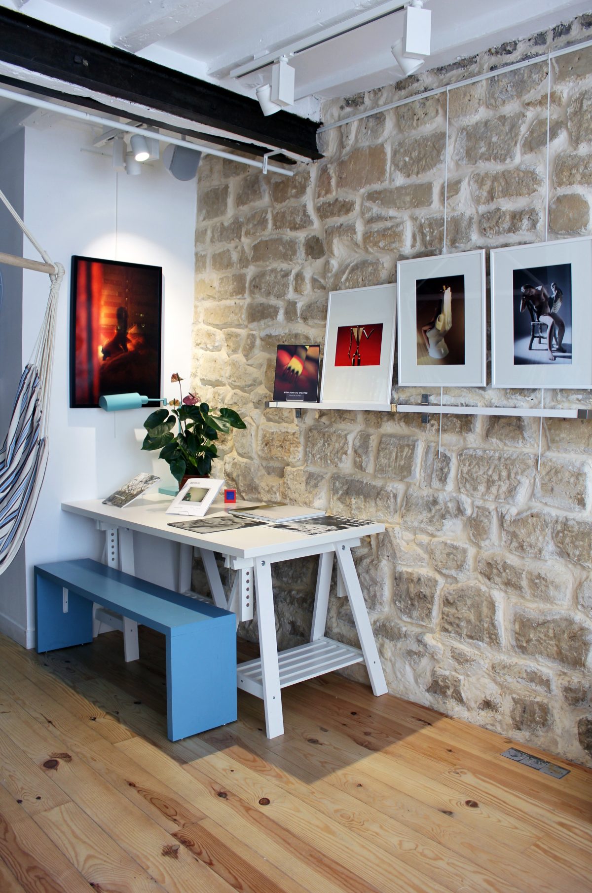 Quelques photos de l'exposition "Intimités / Identités / Réalités contemporaines" à la More Than A Gallery © Esthèle Girardet