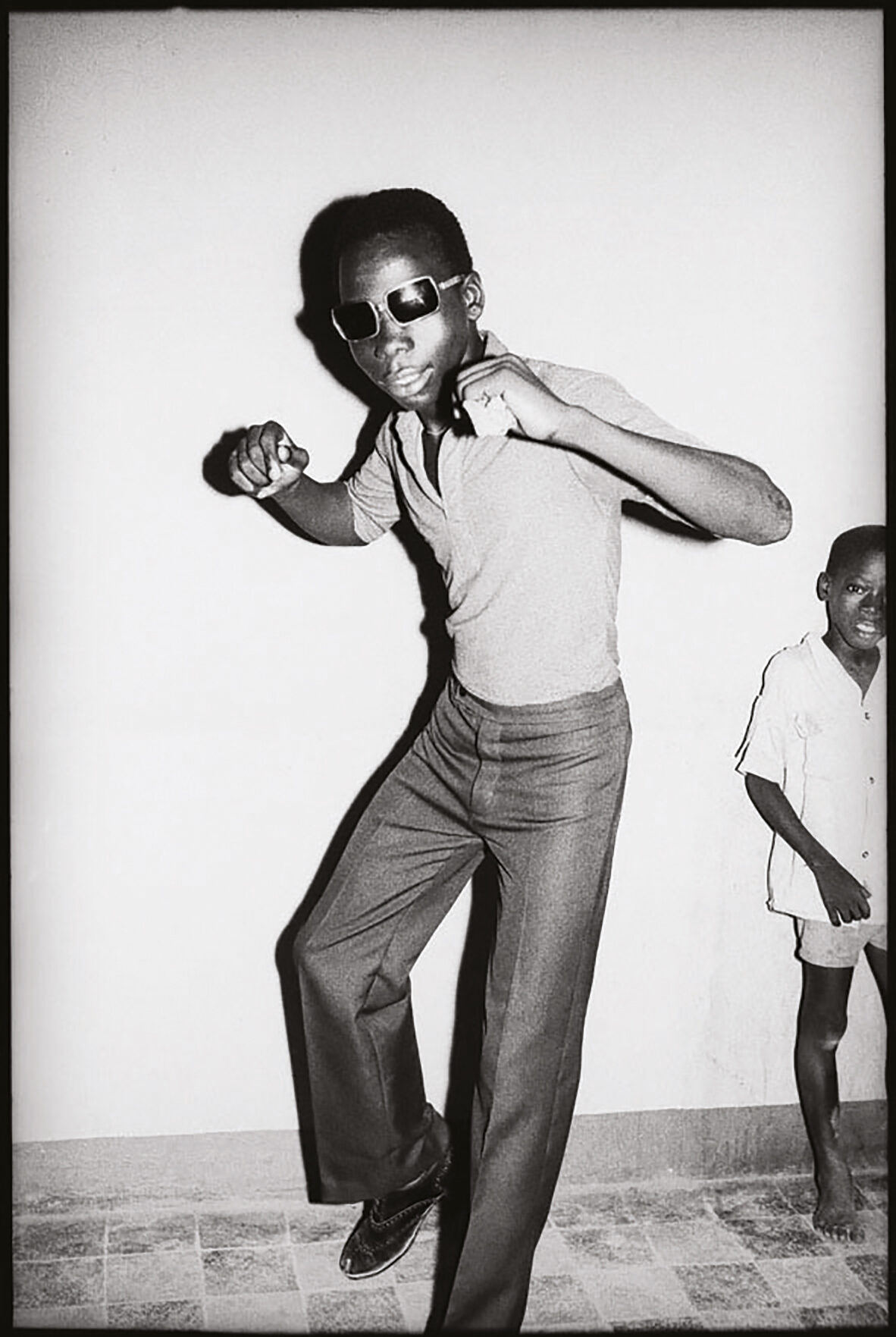 Un danseur Yéyé, 1965 © Malick Sidibé