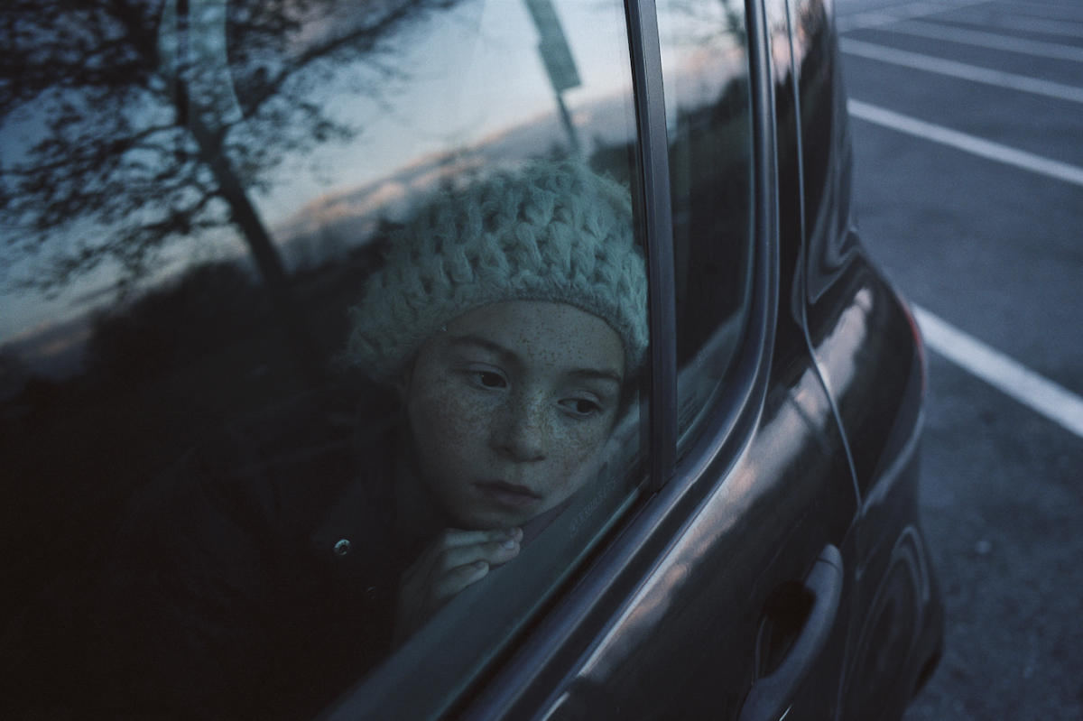 "Tree stop". Photo extraite de la série "A Romanian train story", © Julien Magre 