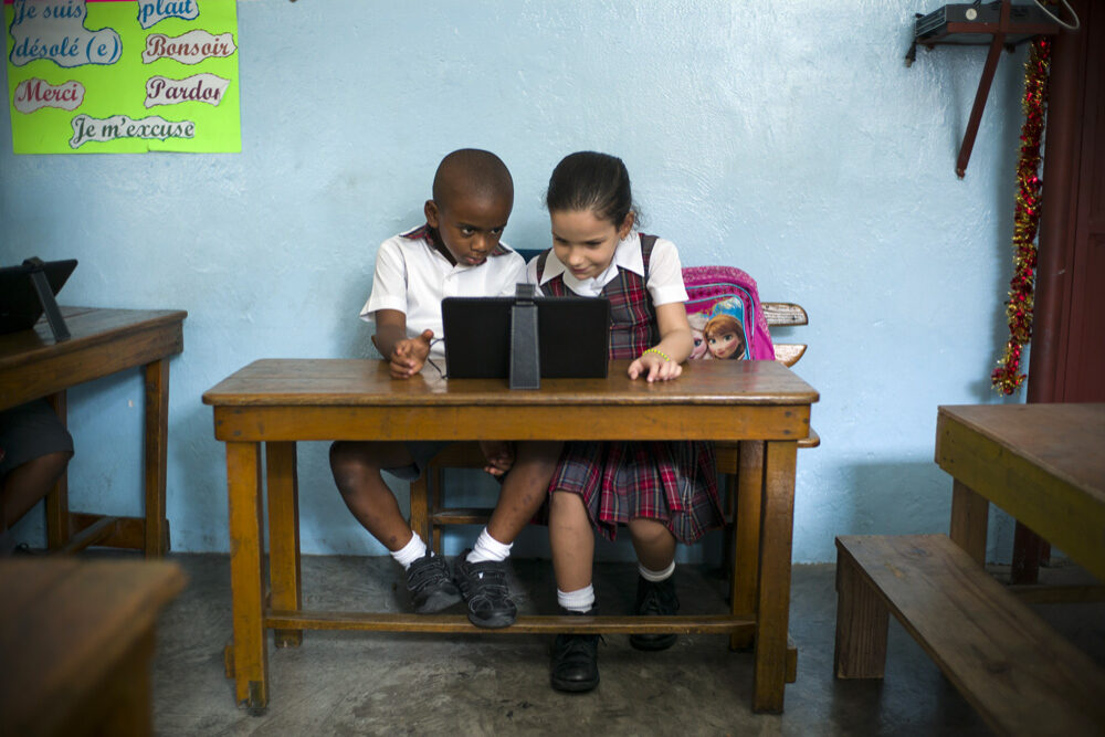 LE COLLEGE CATTS PRESSOIR DE PORT-AU-PRINCE, DONT LE DIRECTEUR A ETE ELU PARMI LES 10 MEILLEURS ENSEIGNANTS DU MONDE.