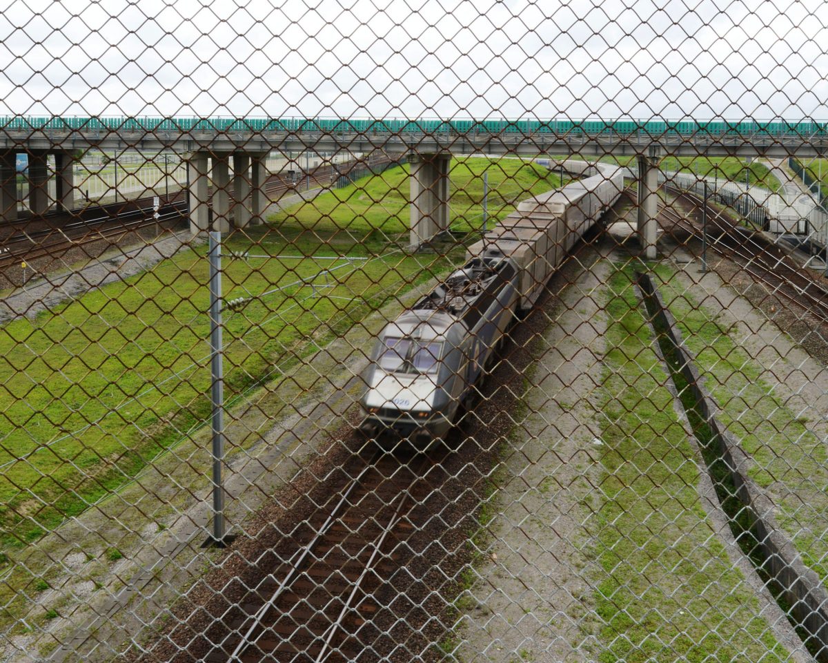 En juin 2015, il y a eu jusqu’à 6 500 tentatives d’intrusion sur le site d’Eurotunnel. 10 personnes tentant de passer en Angleterre sont mortes ce même été.