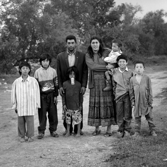 Mathieu Pernot, Famille Gorgan, Arles, 1995. Avec l’aimable autorisation de la galerie Éric Dupont.