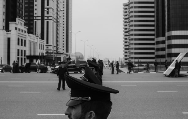 Grozny, Republic of Chechnya, Russia, 2012 Poster de Mugabe © Davide Monteleone - Courtesy Collection Carmignac