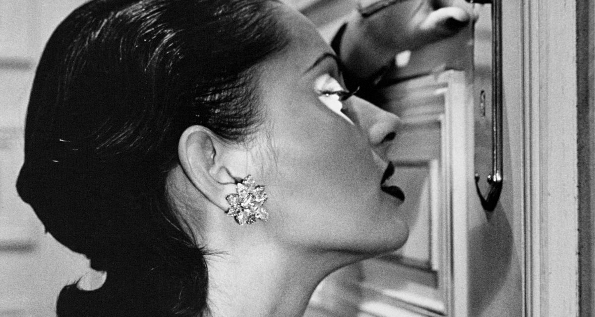 Heather looking through a keyhole Paris 1994 © Helmut Newton Estate