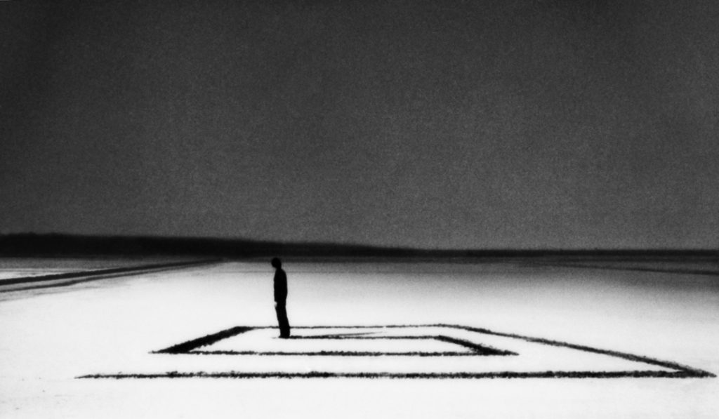 © Corinne Mercadier / Devant l'escalier de verre