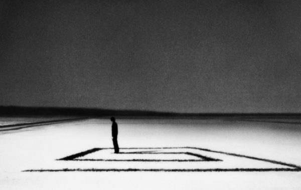© Corinne Mercadier / Devant l'escalier de verre