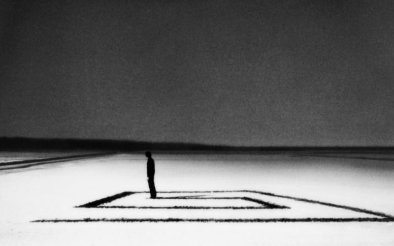 © Corinne Mercadier / Devant l'escalier de verre