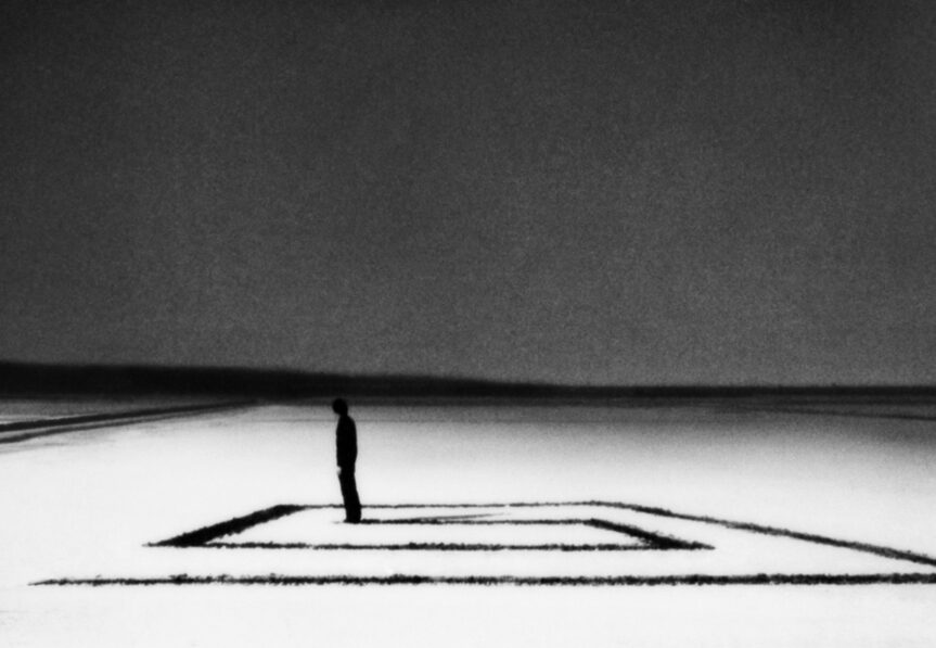 © Corinne Mercadier / Devant l'escalier de verre
