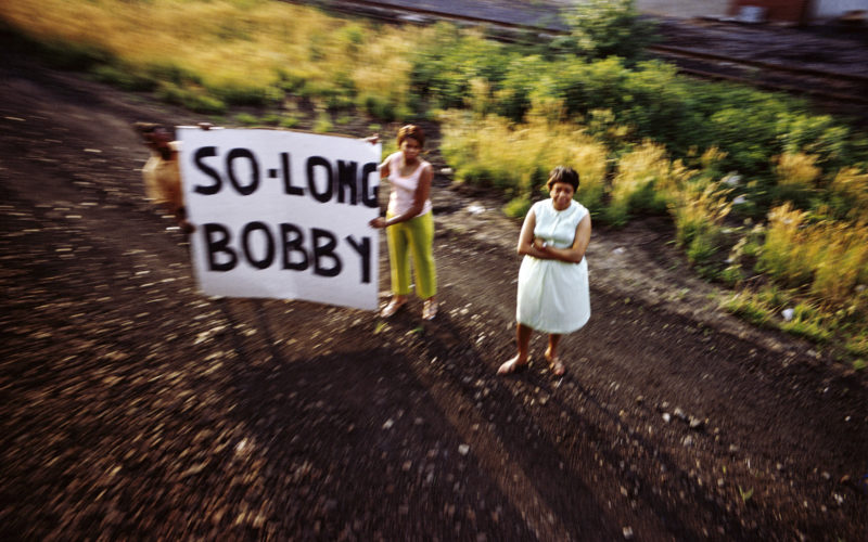 Sans titre, série RFK Funeral Train, 1968 © Paul Fusco/Magnum Photos, Avec l’aimable autorisation de la Danziger Gallery.