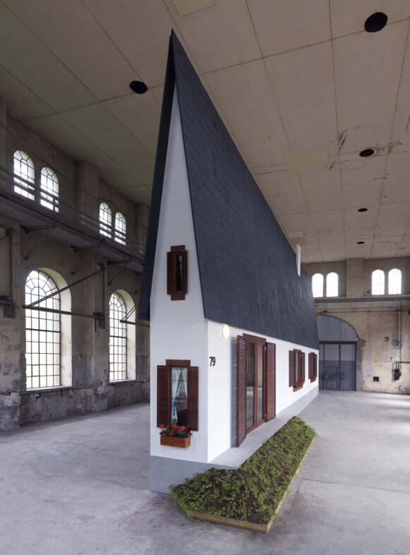 Erwin Wurm, Narrow House © Robert Fessler
