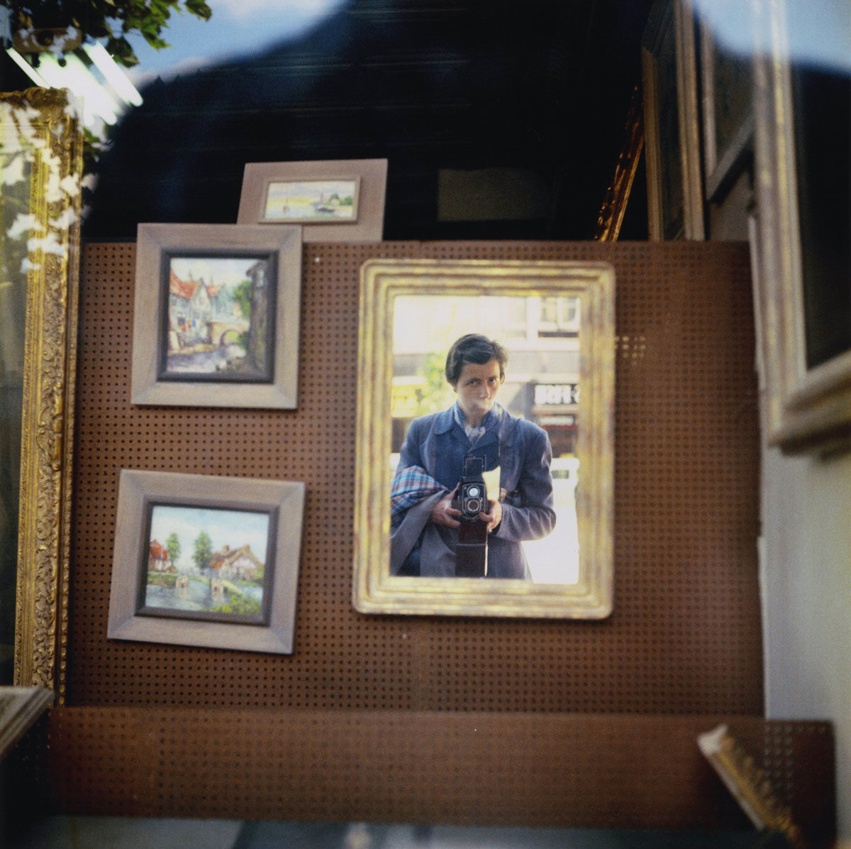  © Estate of Vivian Maier, Courtesy Maloof Collection and Howard Greenberg Gallery, New York, Les Douches la Galerie, Paris