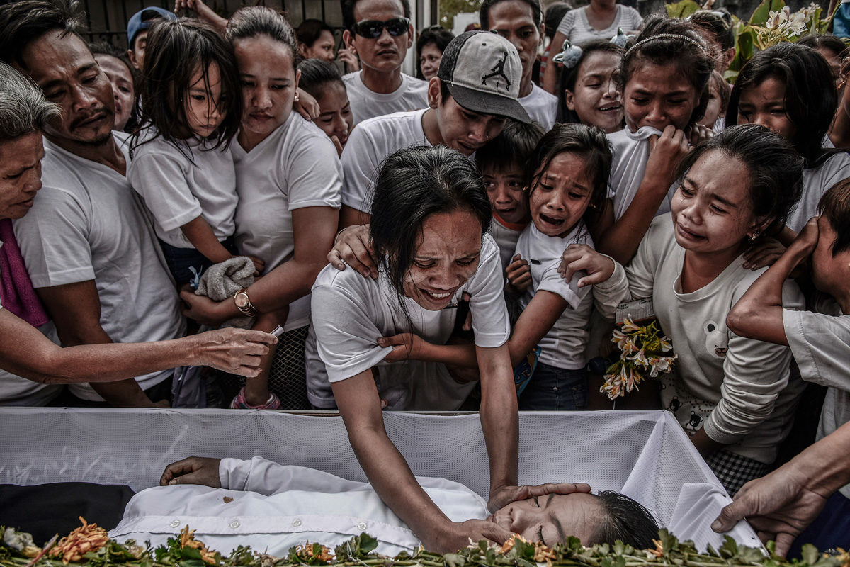 © Ezra Acayan