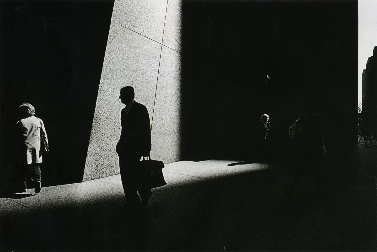 © The Estate of Ray Metzker : Courtesy Howard Greenberg Gallery