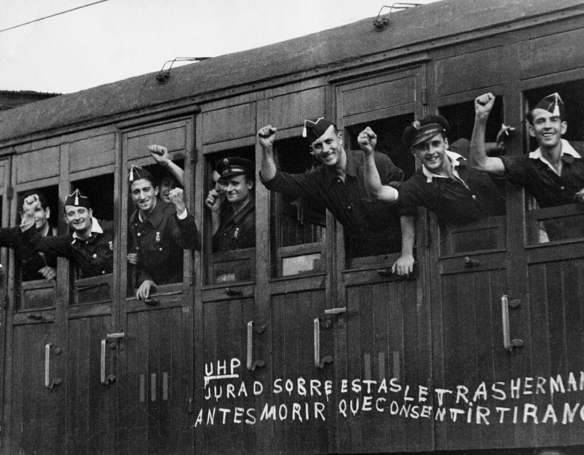 Robert Capa © International Center of Photography / Magnum Photos
