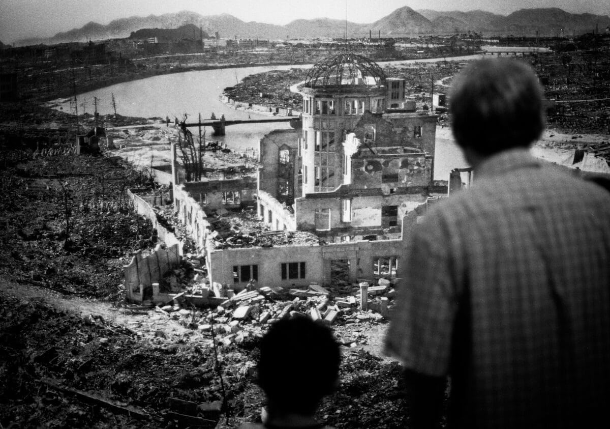© Yoshikatsu Fujii