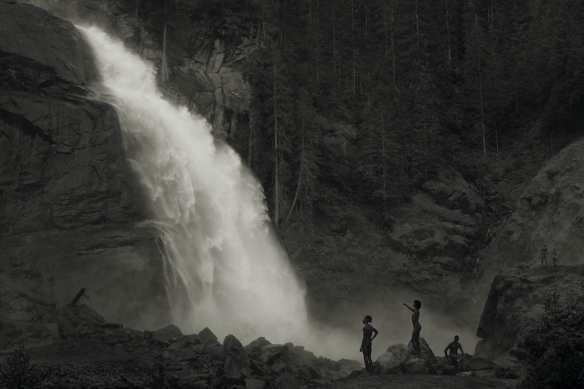 © Erwin Olaf, Im Wald, Am Wasserfall, 2020, Pigment on Hahnemühle FineArt Baryta Satin, 160 x 240 cm, Erwin Olaf. Rabouan Moussion
