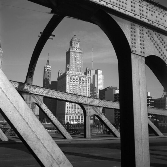 © Vivian Maier / Estate of Vivian Maier, Courtesy of Maloof Collection and Howard Greenberg Gallery, NY