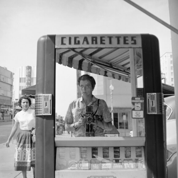 © Vivian Maier / Estate of Vivian Maier, Courtesy of Maloof Collection and Howard Greenberg Gallery, NY