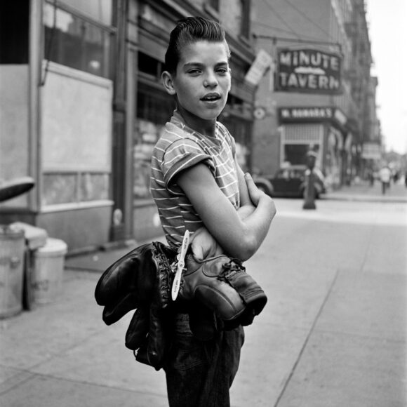 © Vivian Maier / Estate of Vivian Maier, Courtesy of Maloof Collection and Howard Greenberg Gallery, NY