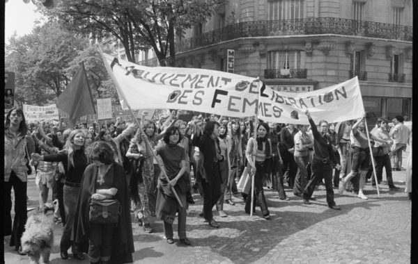 Manifestation du premier mai : de Nation à Bastille, des membres du MLF défilent, Paris, 1er Mai 1971. © Élie Kagan / La contemporaine