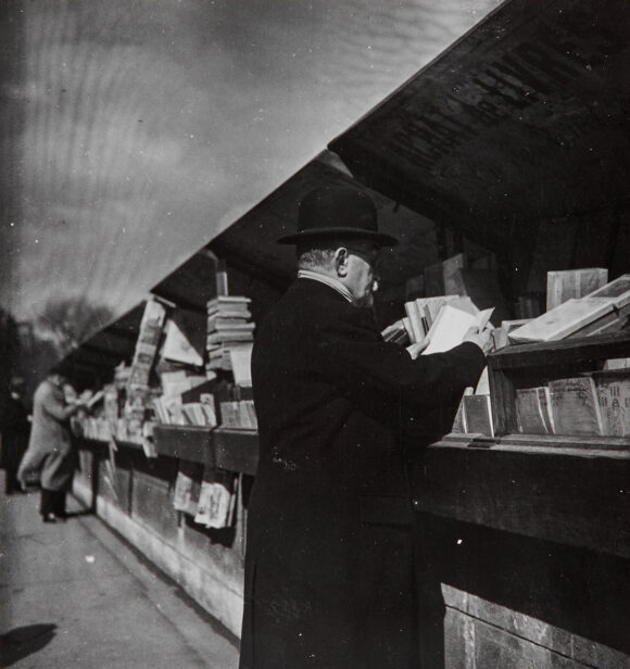 Bouquiniste / Dora Maar