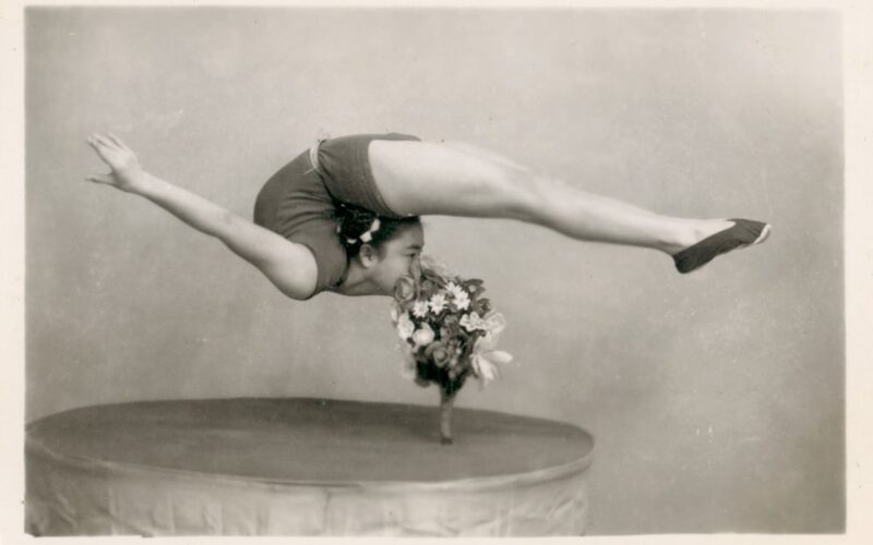 Huang Shuying, acrobate chinoise, tirage d'époque