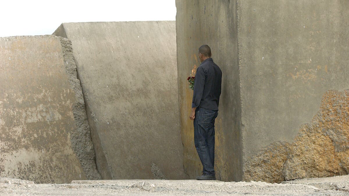 Mehdi Meddaci, Les Blocs, série Les yeux tournent autour du soleil, 2013, FNAC 2015-0709, Centre national des arts plastiques, droits réservés/Cnap