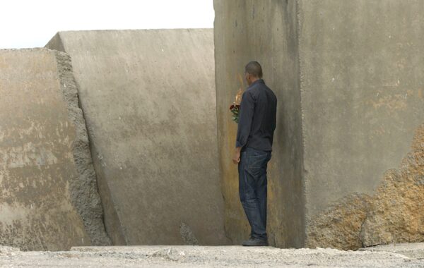Mehdi Meddaci, Les Blocs, série Les yeux tournent autour du soleil, 2013, FNAC 2015-0709, Centre national des arts plastiques, droits réservés/Cnap