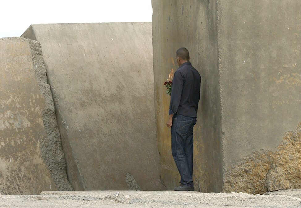 Mehdi Meddaci, Les Blocs, série Les yeux tournent autour du soleil, 2013, FNAC 2015-0709, Centre national des arts plastiques, droits réservés/Cnap
