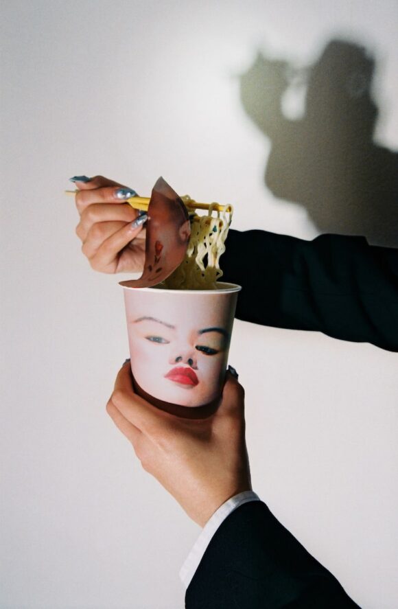 © John Yuyi