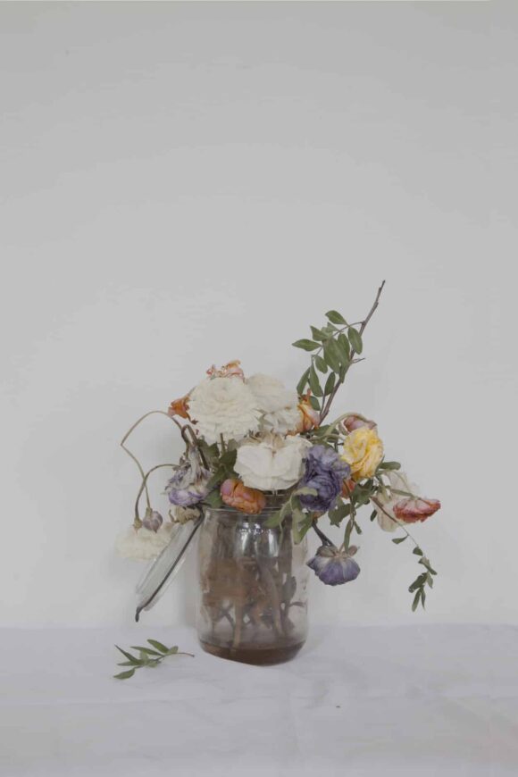 Jeanne et Moreau, Flower bouquet, Marseille, 2022, 2022. Impression UV sur Dibond brossé, 40×60cm. © Jeanne et Moreau