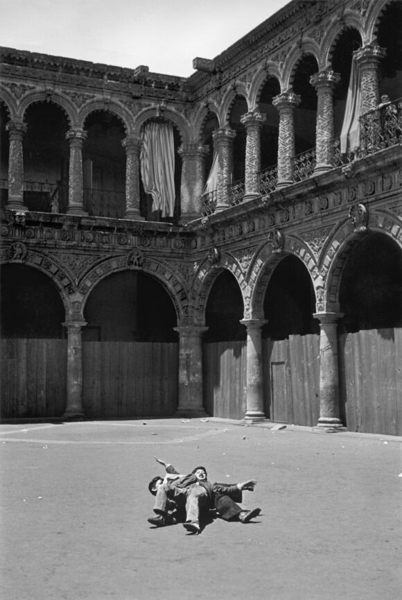 Helen Levitt, Mexico City, 1941 © Film Documents LLC, courtesy Galerie Thomas Zander, Cologne