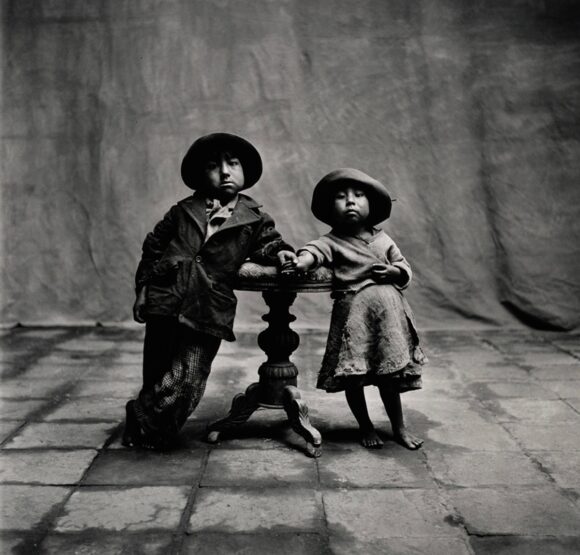 © Irving Penn / MEP 2020.036 - Cuzco Children, Peru, 1948
