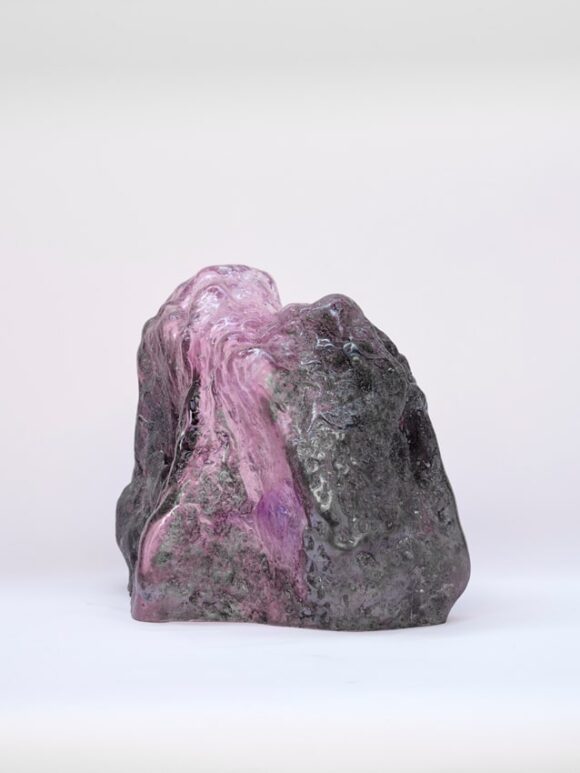 © Douglas Mandry, RG-22-16, blown glass sculpture, 30 x 25 x 35 cm, Edition 5.