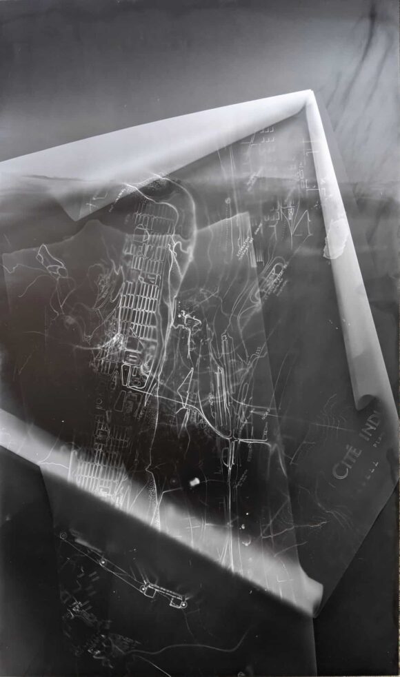 Guénaëlle de Carbonnières, Dépôt série Cités englouties, 2022 photogrammes sur papier RC contrecollage sur aluminium, encadrement boîte et verre antireflet pièce unique - 118 x 74 cm