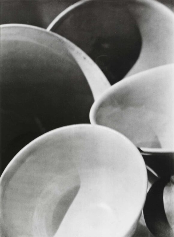 © Paul Strand, Abstraction, Bowls, Twin Lakes, Connecticut, 1916 / Aperture Foundation Inc., Paul Strand Archive. Fundación MAPFRE Collections