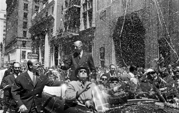 San Francisco, 1960. Accueil de De Gaulle lors d'une visite officielle aux États-Unis / Photo by Sam Schulman