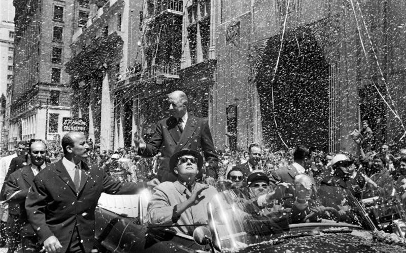 San Francisco, 1960. Accueil de De Gaulle lors d'une visite officielle aux États-Unis / Photo by Sam Schulman