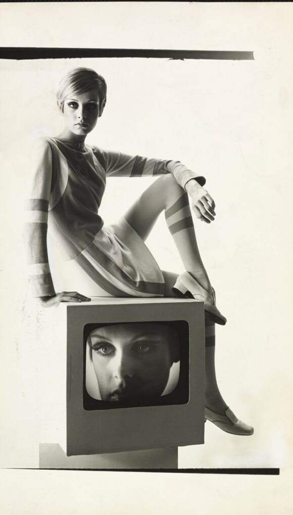 BERT STERN, Twiggy wearing a mod minidress by Louis Féraud and leather shoes by François Villon, 1967, Vogue © Condé Nast