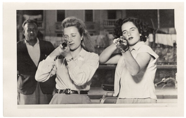 Tir photographique, Deux anonymes, Italie, 1949, épreuve gélatino-argentique, collection particulière, Paris. 