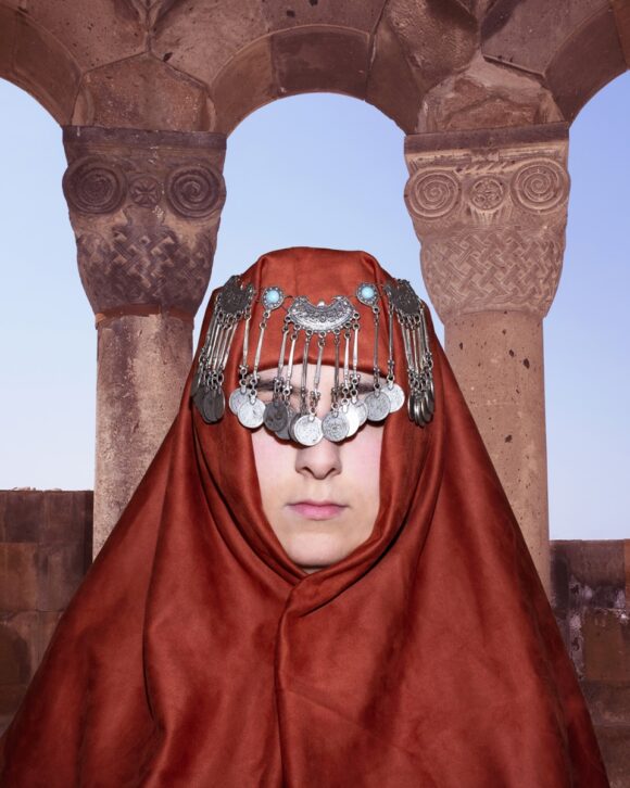 © Lucie Khahoutian, Kilim Me Softly, « Portrait in Zvartnots », 2020  / Courtesy of the artist and unRepresented by salon Approche